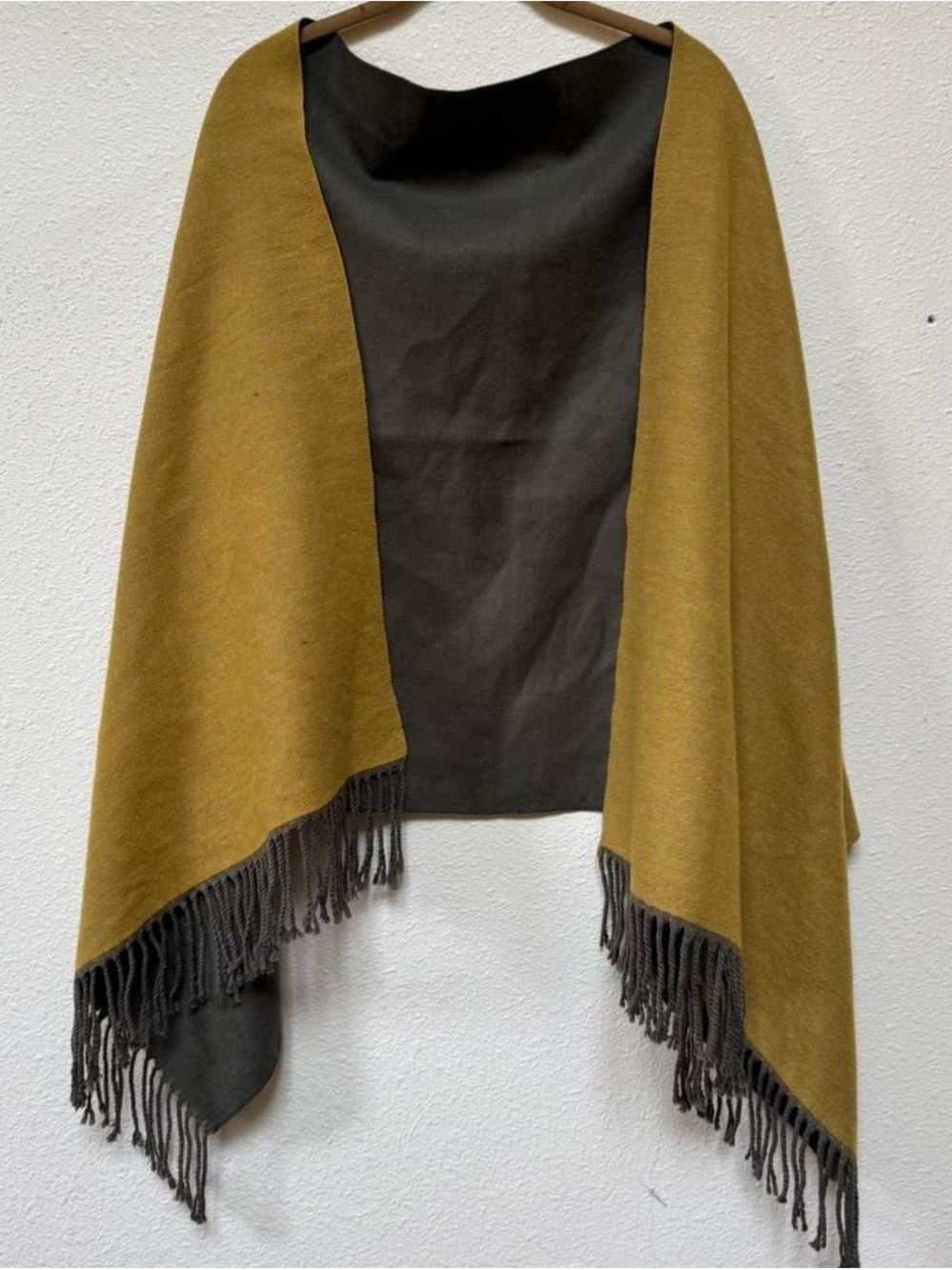 Green two toned cashmere blend scarf - Picture 3 of 5